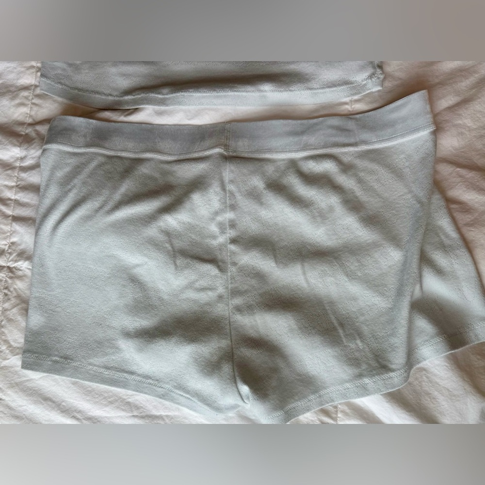 SKIMS LOGO POINTELLE SLEEP SET
FROST (L) - Picture 7 of 10